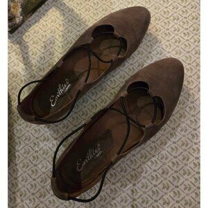 #1001. Women's 8, Leather Suede beige/Taupe Earthies Flats